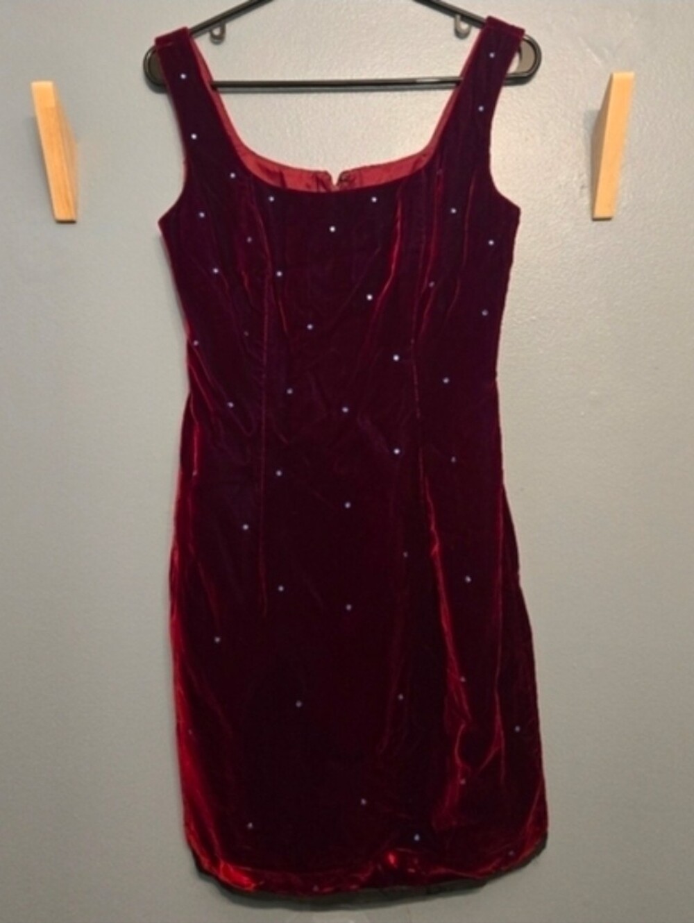 Geary Roark Kamisato Elegant Burgundy Velvet Dress